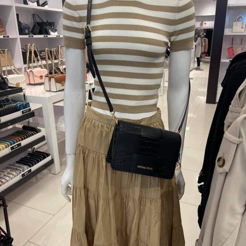 Michael Kors Mercer small cluth crossbody - Picture 9 of 9